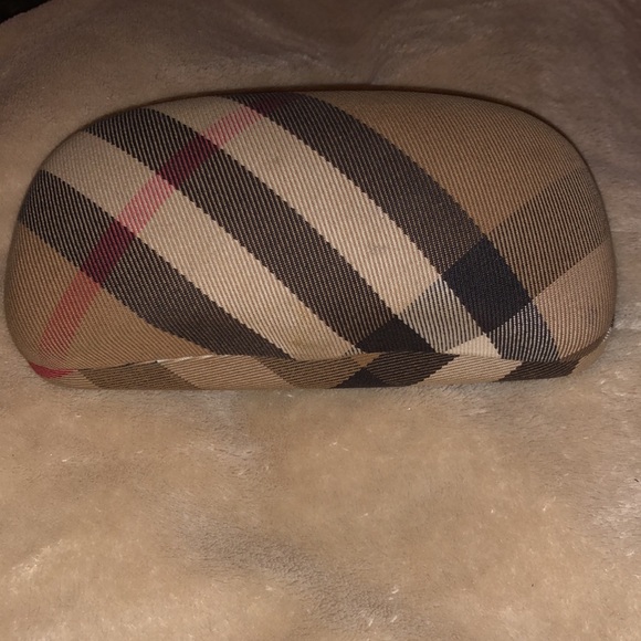 Black round designer Burberry sunglasses. - Picture 4 of 4